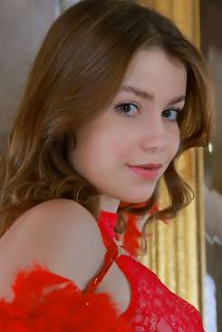 Julia Morozzi in Heart Thief by Matiss