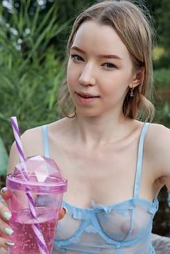 Mirka in Peachy Picnic by Tora Ness
