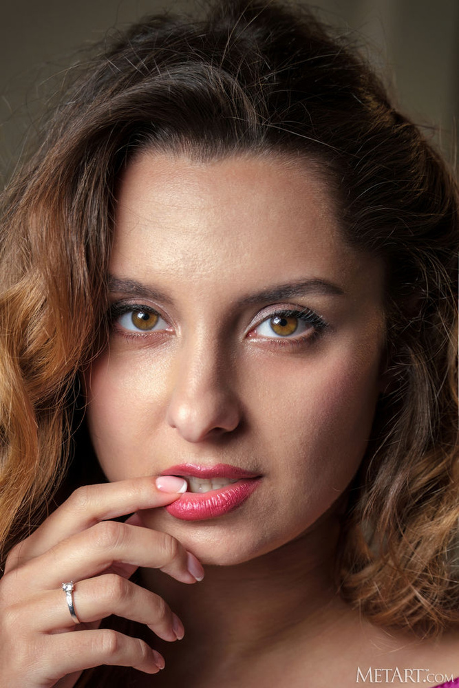 Lolli Spring in Intimate Moments by Julia Kalias