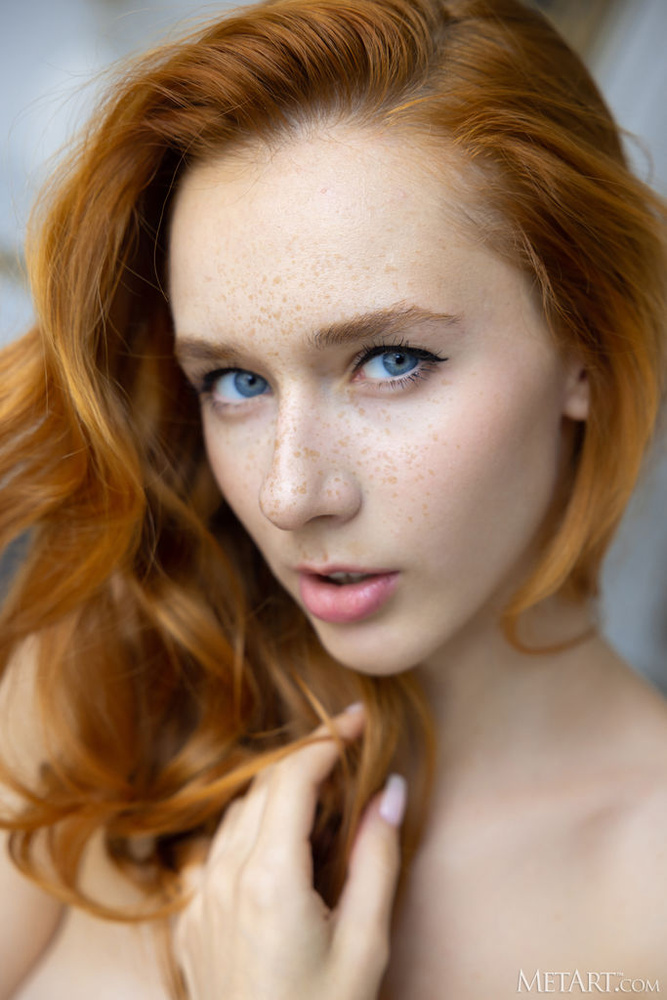 Lila Rouge in Ginger and Gold by Nudero