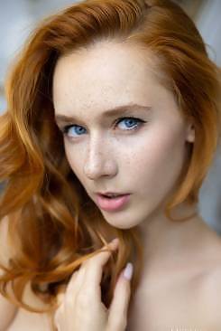 Lila Rouge in Ginger and Gold by Nudero